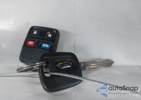 2000 Lincoln Town Car Signature из США, поврежденный, VIN 1LNHM82W1YY893845